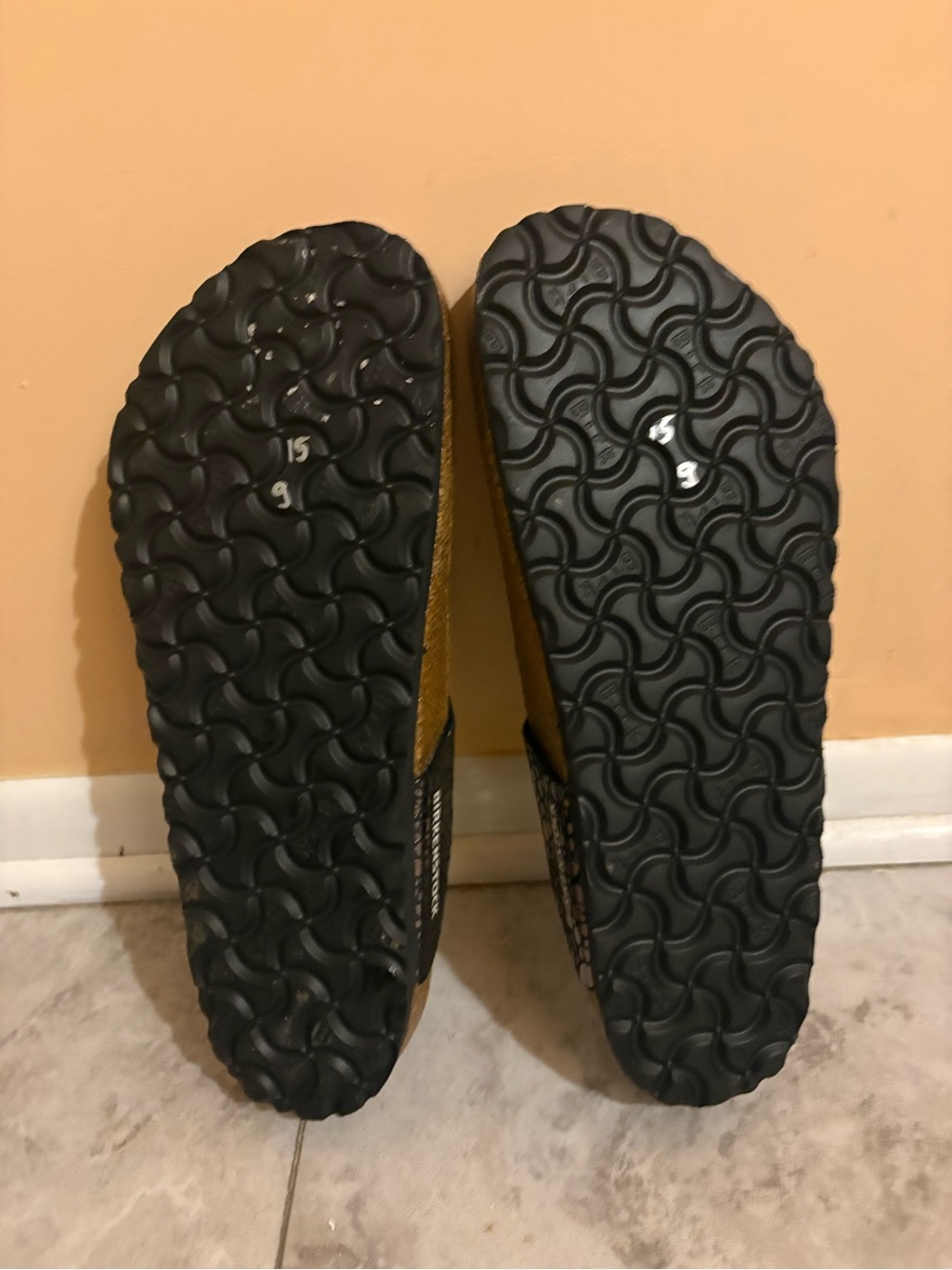 Birkenstock Gizeh Metallic Speckled Thong Sandals in Black & Silver - Picture 10 of 10